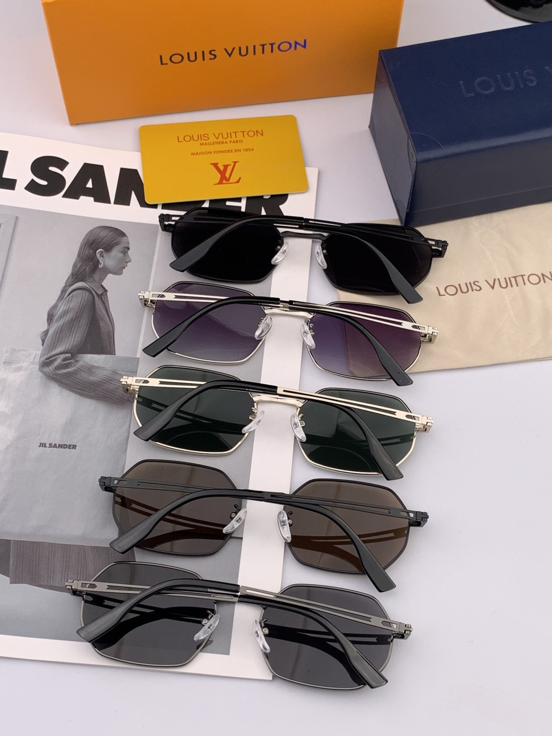 Lv 。 高品质男女款墨镜 👍 进口宝丽来偏光镜片 。蛤蟆镜 开车钓鱼都可 。百搭显瘦墨镜韩版男士飞行员