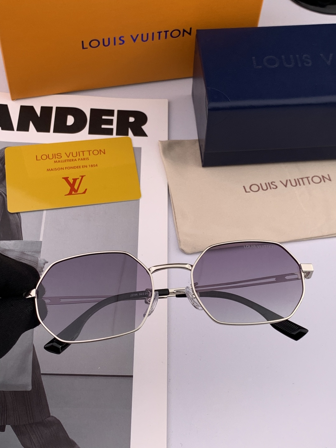 Lv 。 高品质男女款墨镜 👍 进口宝丽来偏光镜片 。蛤蟆镜 开车钓鱼都可 。百搭显瘦墨镜韩版男士飞行员