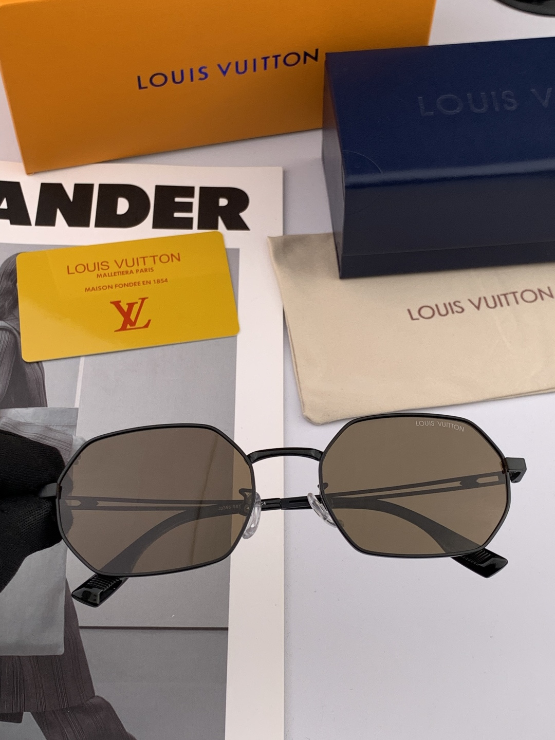 Lv 。 高品质男女款墨镜 👍 进口宝丽来偏光镜片 。蛤蟆镜 开车钓鱼都可 。百搭显瘦墨镜韩版男士飞行员