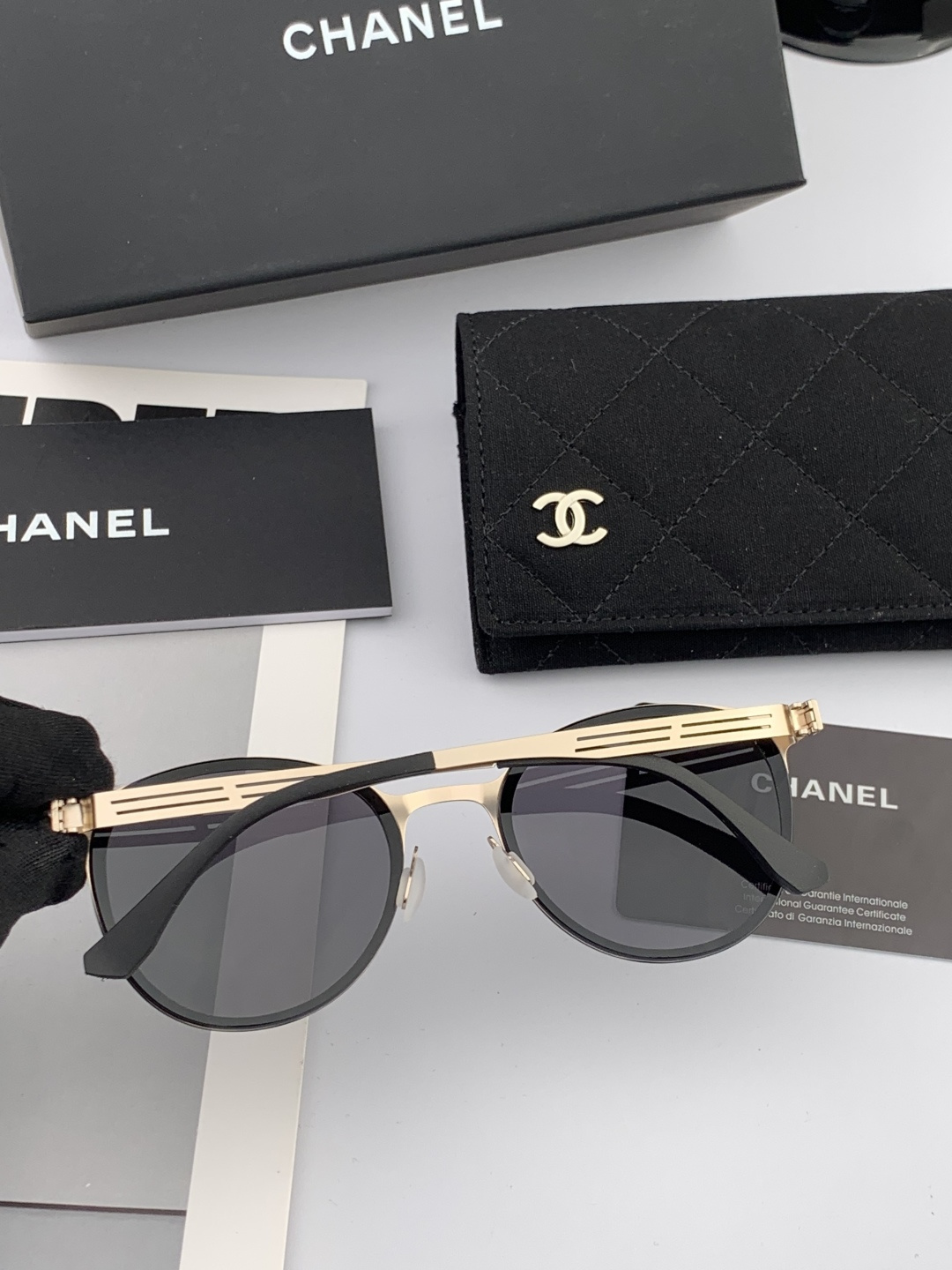 🔺 【香奈儿】2025开春新款 潮流爆款 时尚圆框无螺丝太阳镜 高品质 佩戴舒适 网红潮款墨镜 女士高清