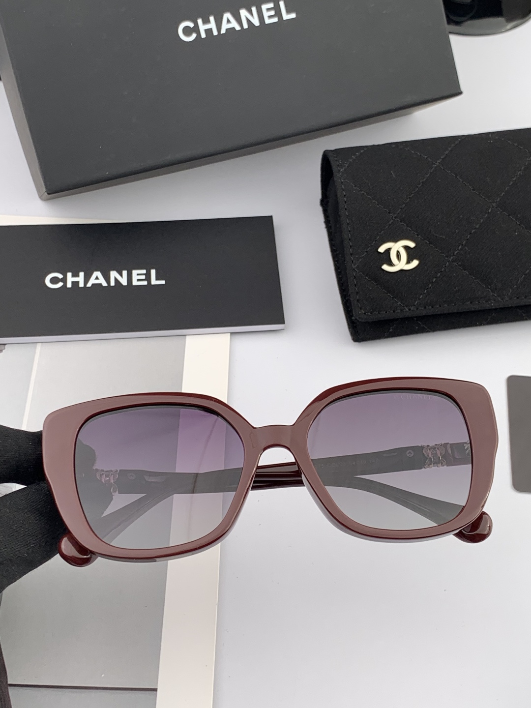 【CHANEL】香奈儿 2025新款潮流爆款 时尚方框太阳镜 佩戴舒适 网红潮款墨镜 女士高清加厚偏光太