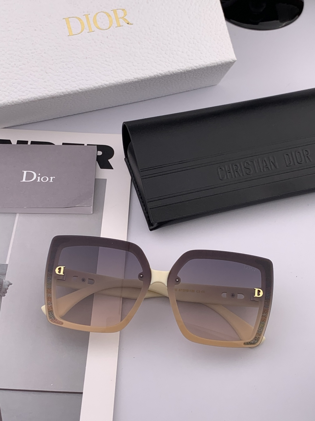 🔺 【DIOR-迪奥】2025开春新款 潮流爆款 时尚方框太阳镜 高品质 佩戴舒适 网红潮款墨镜 型号：