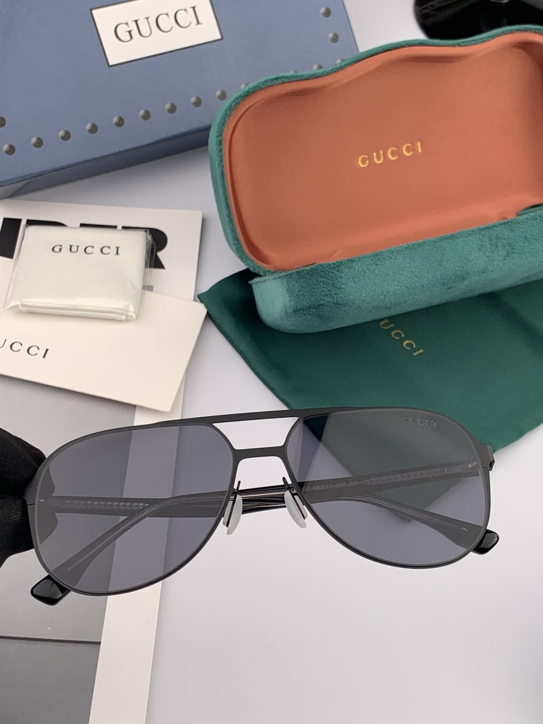 GUCCI 男款炫彩飞行员偏光太阳镜 ❤️材质：高清尼龙加厚卡槽高清偏光镜片 🌹无边框镜架💕颜👍型号：G