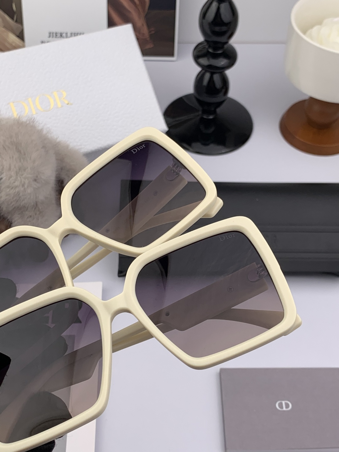 🔺 【DIOR-迪奥】2025开春新款 潮流爆款 时尚方框偏光太阳镜 高品质 佩戴舒适 网红潮款墨镜 女