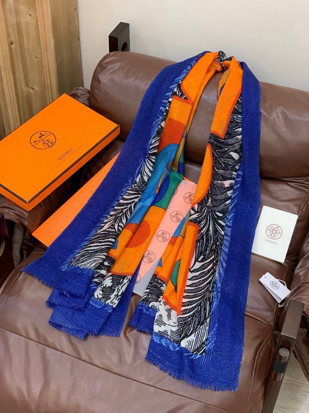 会发光发亮的围巾 爱马仕 专柜同步 买了都说好看羊绒印花‼️推荐💕顶级工艺超值‼️爱马仕专柜爆款🎁🎁羊绒