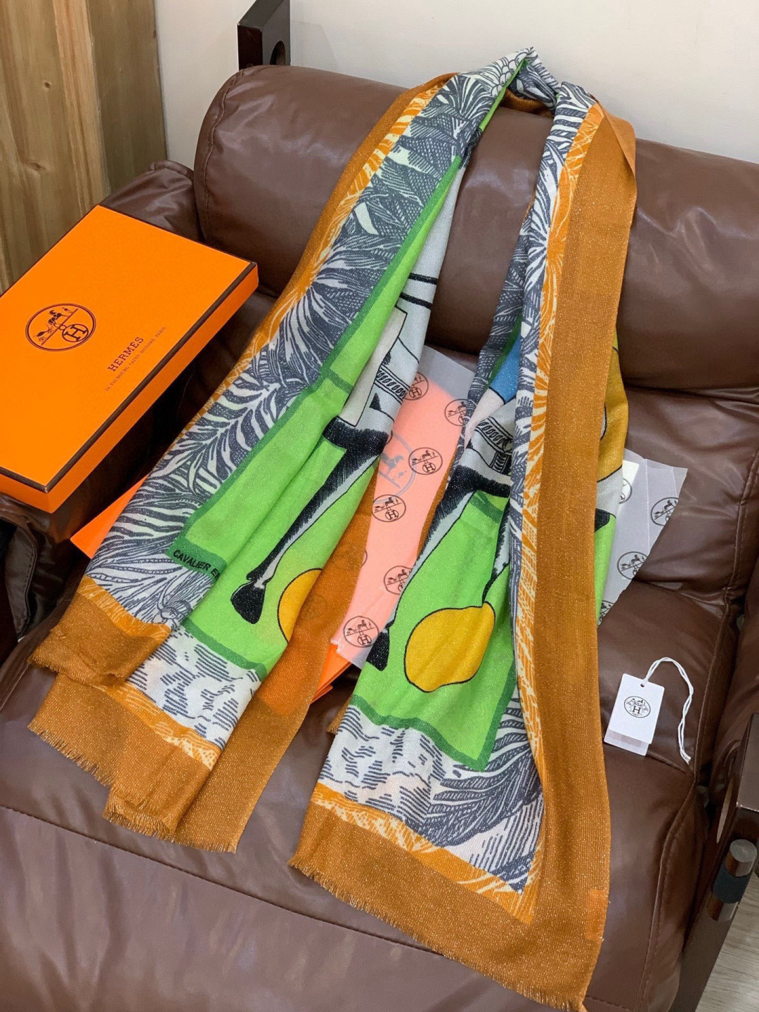 会发光发亮的围巾 爱马仕 专柜同步 买了都说好看羊绒印花‼️推荐💕顶级工艺超值‼️爱马仕专柜爆款🎁🎁羊绒