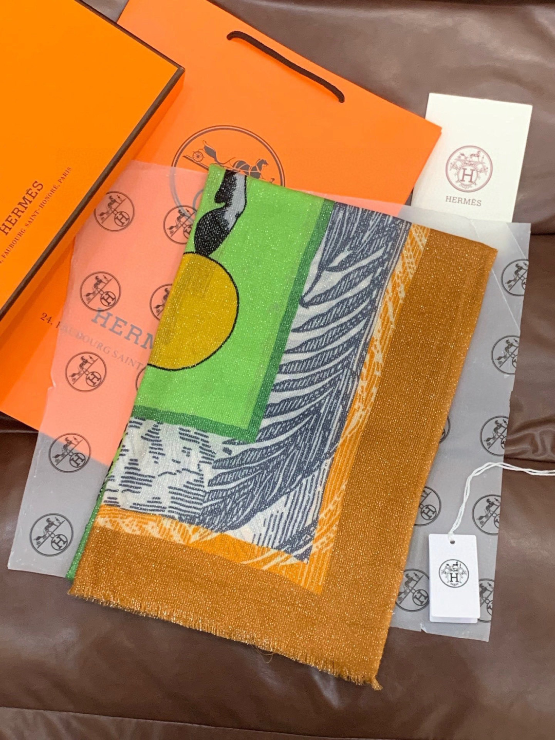 会发光发亮的围巾 爱马仕 专柜同步 买了都说好看羊绒印花‼️推荐💕顶级工艺超值‼️爱马仕专柜爆款🎁🎁羊绒