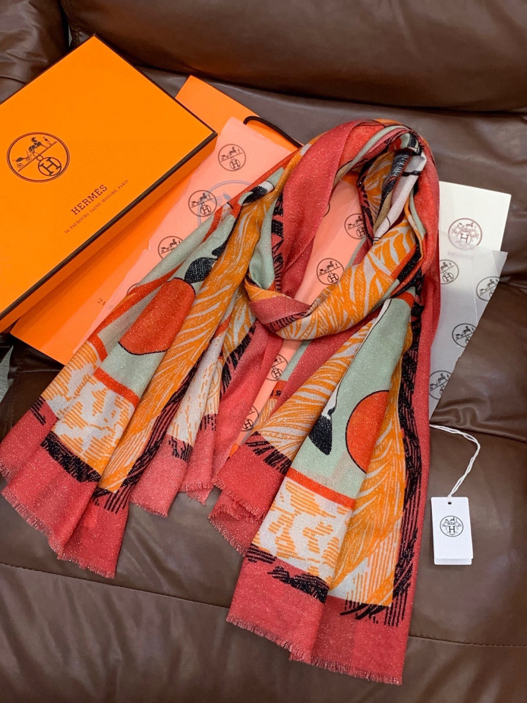 会发光发亮的围巾 爱马仕 专柜同步 买了都说好看羊绒印花‼️推荐💕顶级工艺超值‼️爱马仕专柜爆款🎁🎁羊绒