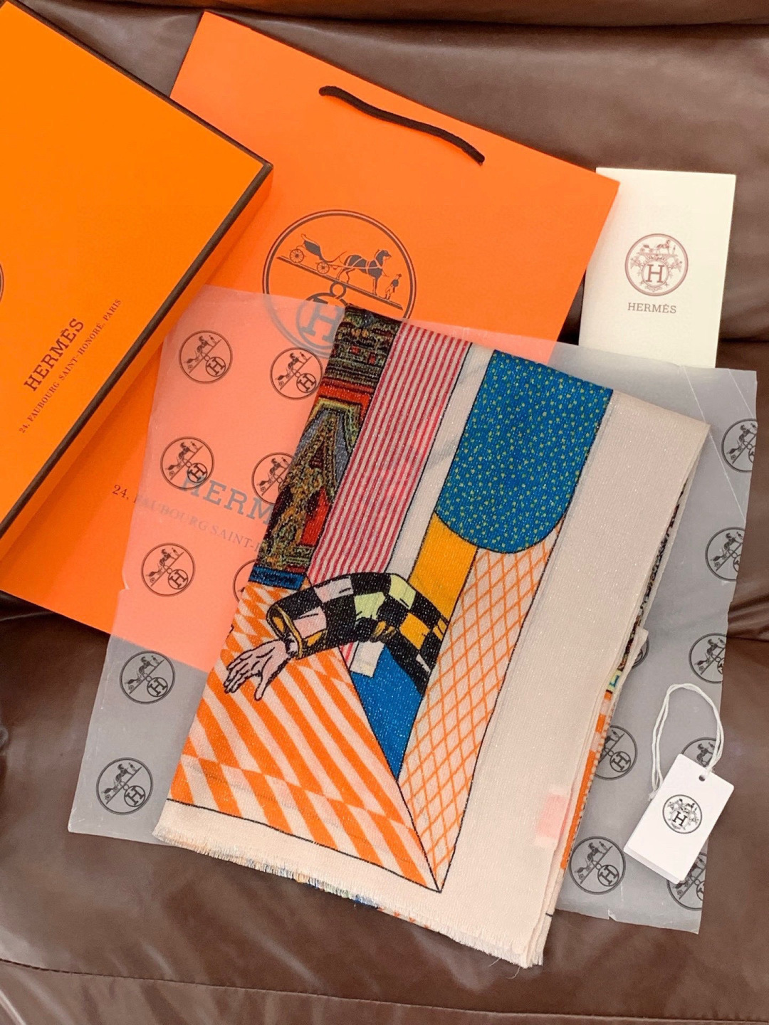 会发光发亮的围巾 爱马仕 专柜同步 买了都说好看羊绒印花‼️推荐💕顶级工艺超值‼️爱马仕专柜爆款🎁🎁羊绒