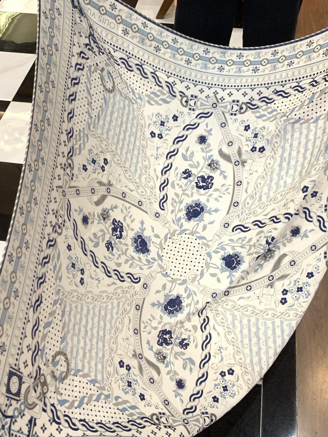 LV x TM 140披肩【140顶级丝绒双面同色披肩】本款LVxTMMonogram Multicol