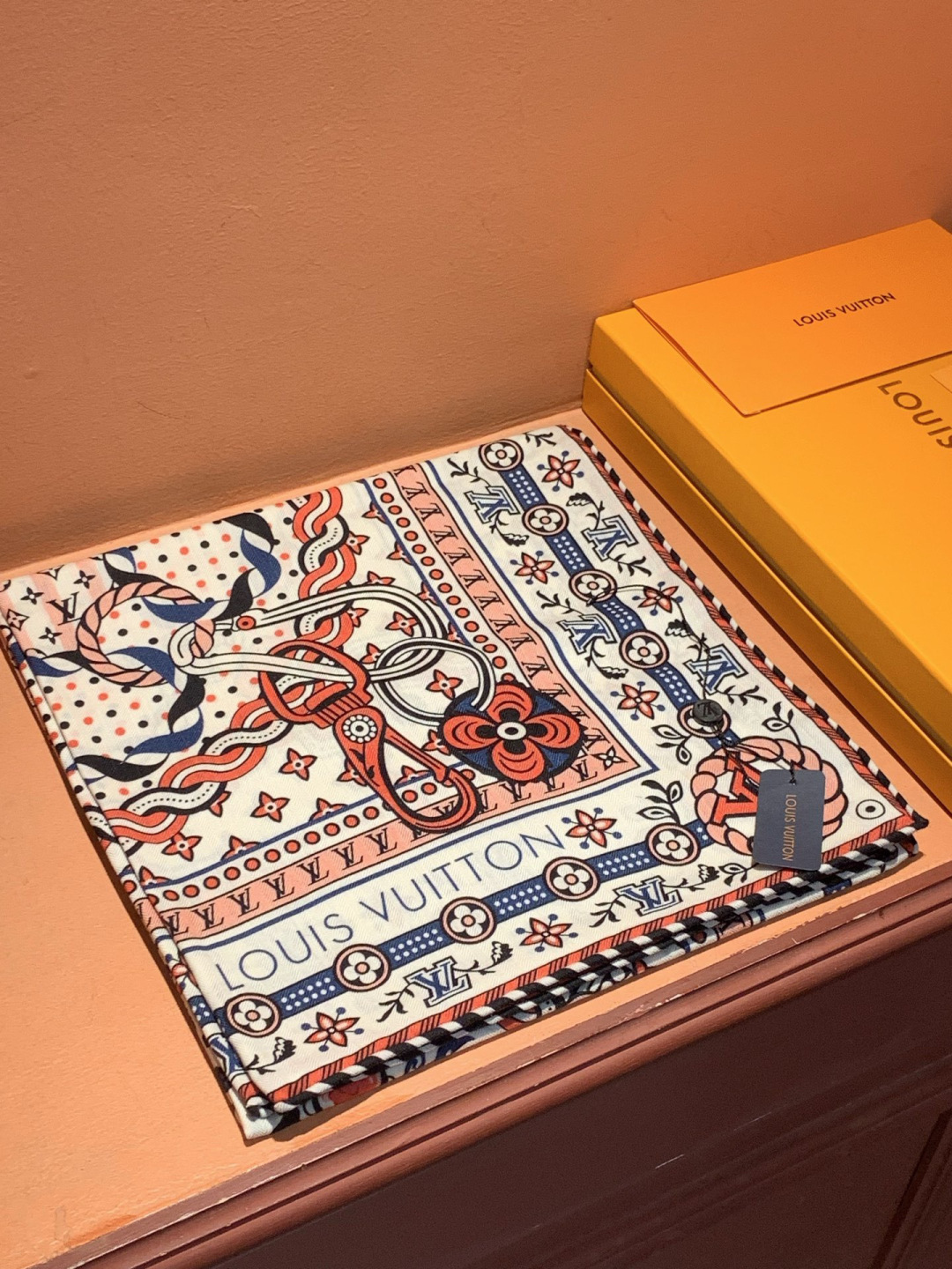 LV x TM 140披肩【140顶级丝绒双面同色披肩】本款LVxTMMonogram Multicol