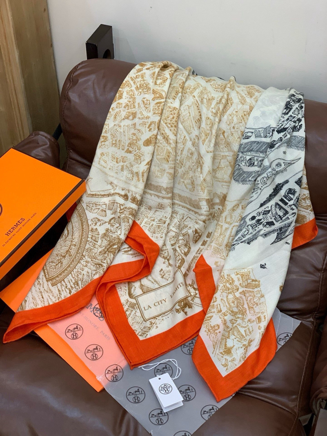 【140顶级丝羊绒双面同色披肩『骏马之城』！！超级气质！！】不仅美有其表，更有好品质与好细节的出彩内质！