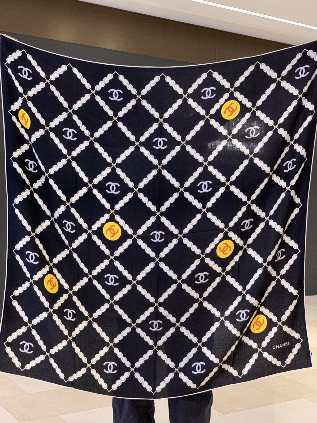 2025秋冬高级成衣系列～Chanel 【140双面同色丝绒披肩】此系列谱写一曲自由轻灵的赞歌本系列作品