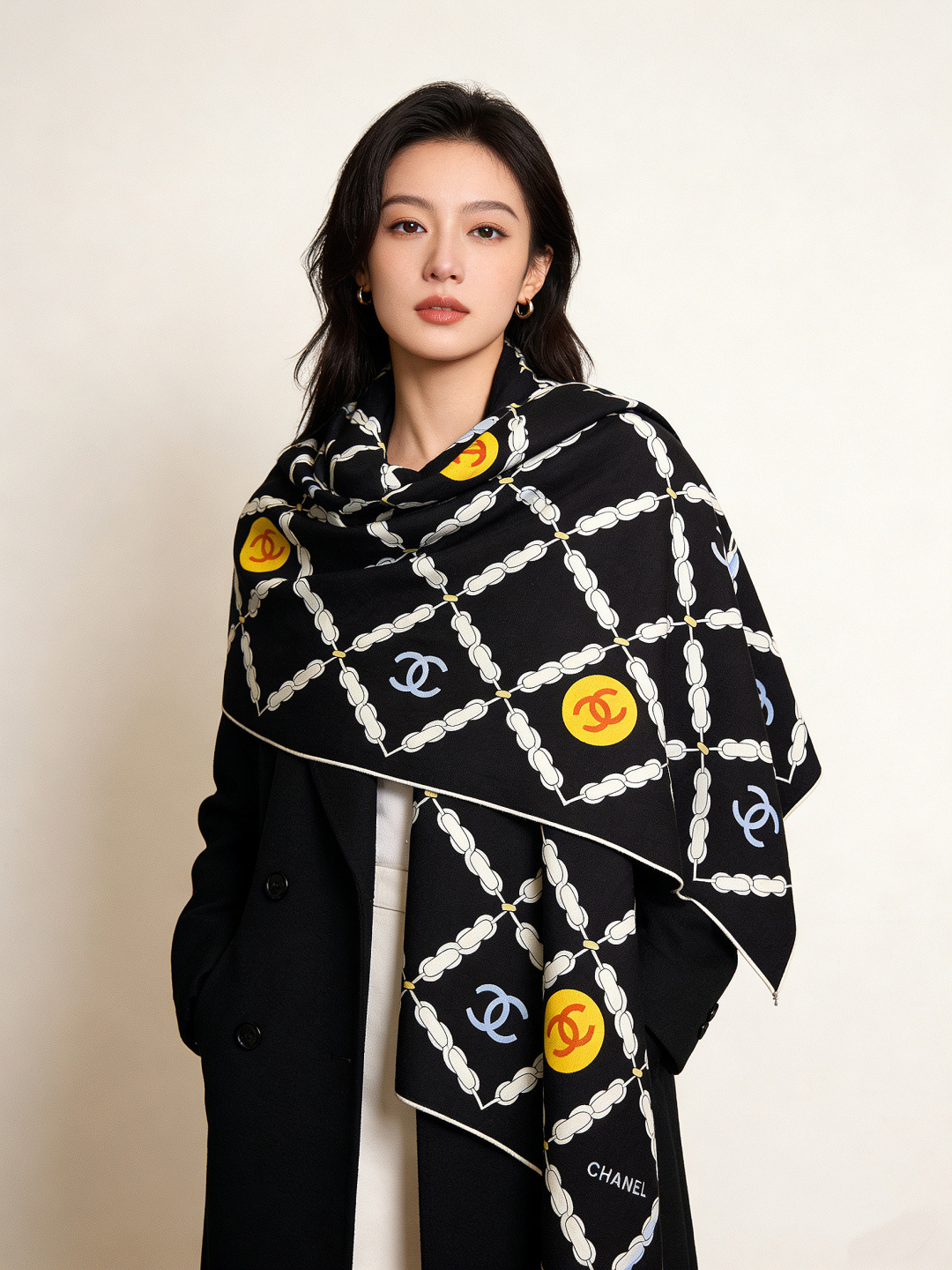 2025秋冬高级成衣系列～Chanel 【140双面同色丝绒披肩】此系列谱写一曲自由轻灵的赞歌本系列作品