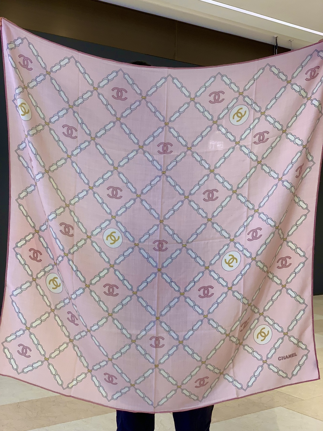 2025秋冬高级成衣系列～Chanel 【140双面同色丝绒披肩】此系列谱写一曲自由轻灵的赞歌本系列作品