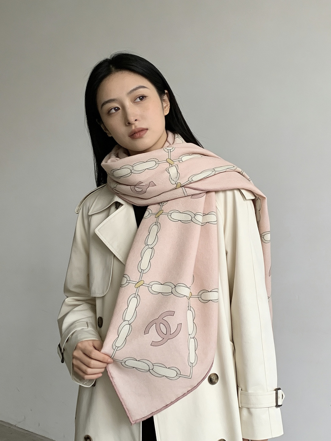 2025秋冬高级成衣系列～Chanel 【140双面同色丝绒披肩】此系列谱写一曲自由轻灵的赞歌本系列作品