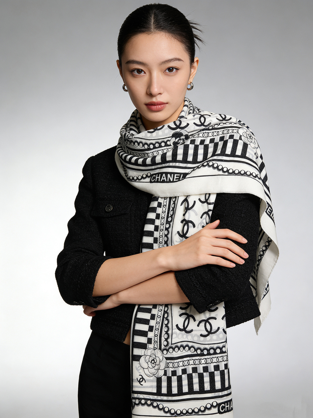 上新🌟 会发光发亮的围巾 💄💋新款客供银线💖羊绒面料长巾 😘美翻了[流泪]【小香银线图标】，御用殿堂级极