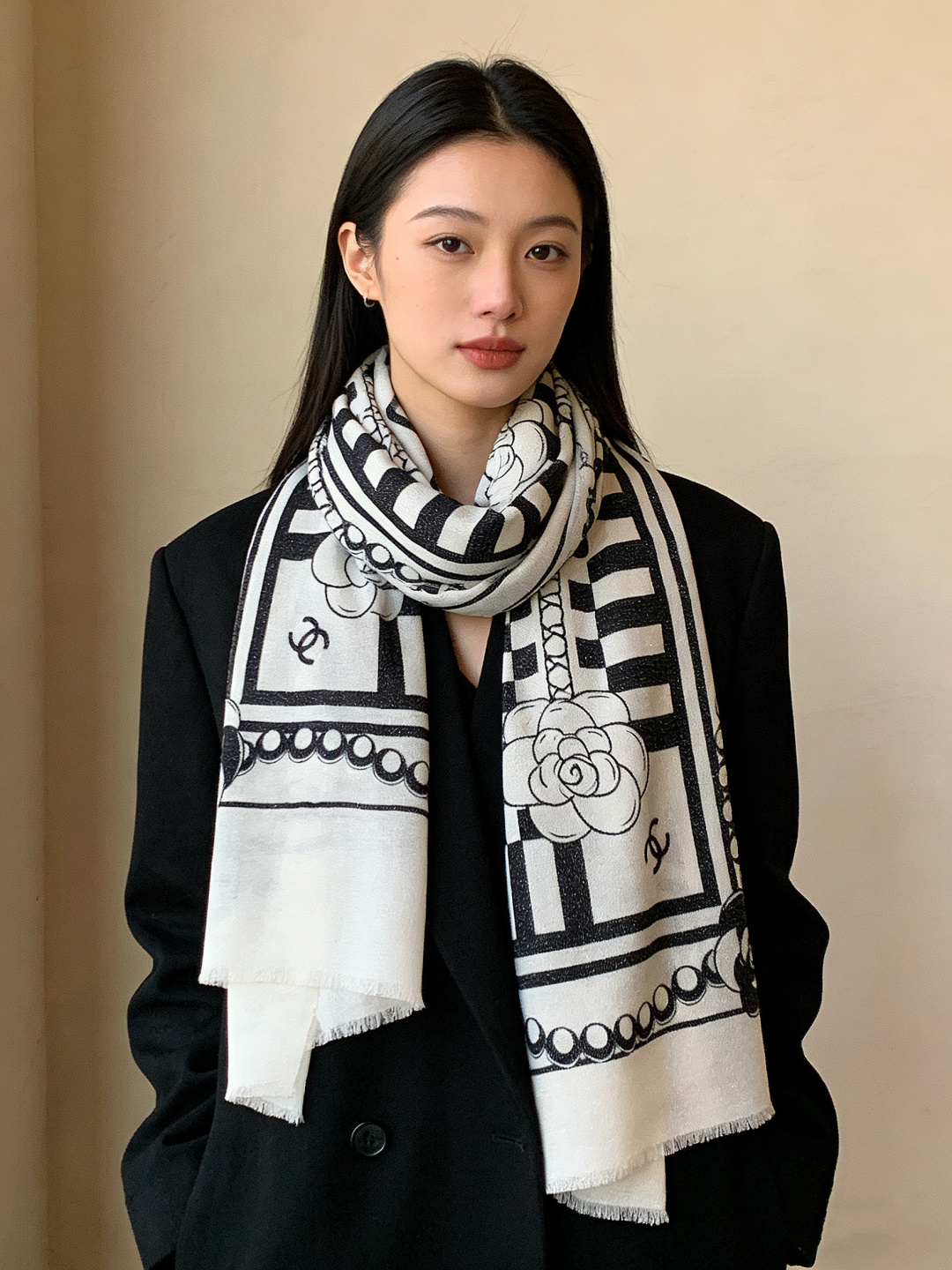 上新🌟 会发光发亮的围巾 💄💋新款客供银线💖羊绒面料长巾 😘美翻了[流泪]【小香银线图标】，御用殿堂级极