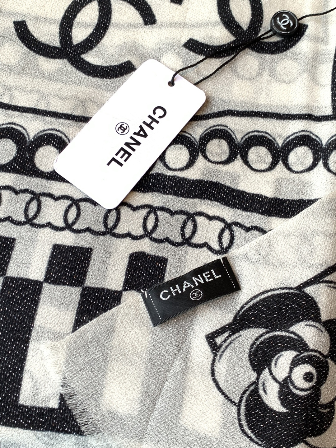 上新🌟 会发光发亮的围巾 💄💋新款客供银线💖羊绒面料长巾 😘美翻了[流泪]【小香银线图标】，御用殿堂级极