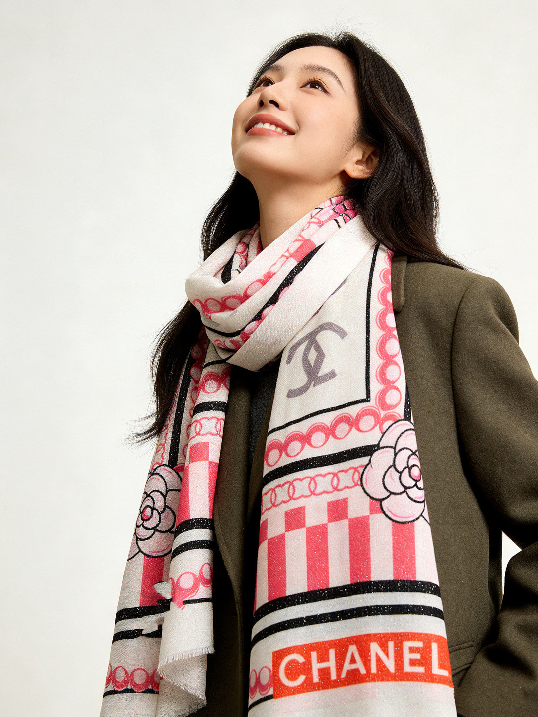 上新🌟 会发光发亮的围巾 💄💋新款客供银线💖羊绒面料长巾 😘美翻了[流泪]【小香银线图标】，御用殿堂级极