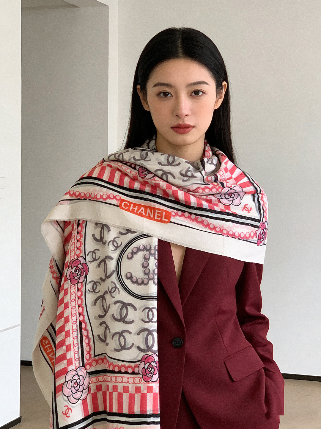 上新🌟 会发光发亮的围巾 💄💋新款客供银线💖羊绒面料长巾 😘美翻了[流泪]【小香银线图标】，御用殿堂级极