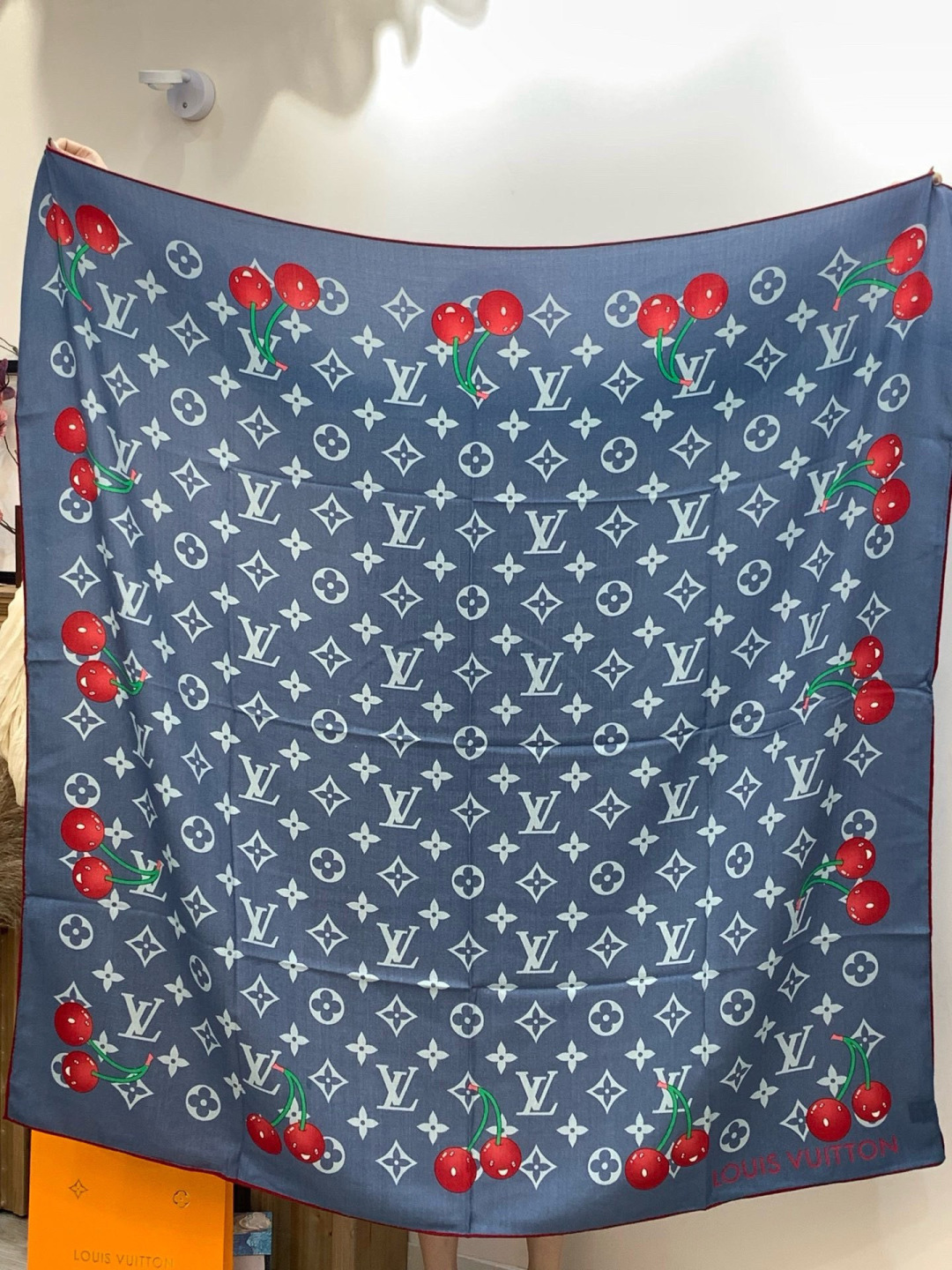 LV X TM MONOGRAMCERISE 140丝绒方巾【140双面丝绒同色】LV × TM Mon