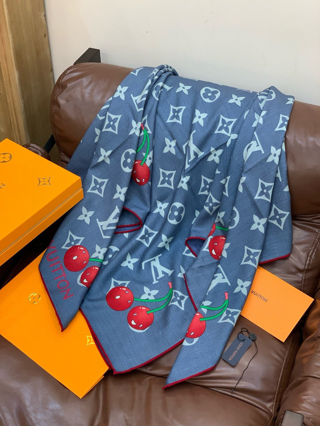 LV X TM MONOGRAMCERISE 140丝绒方巾【140双面丝绒同色】LV × TM Mon