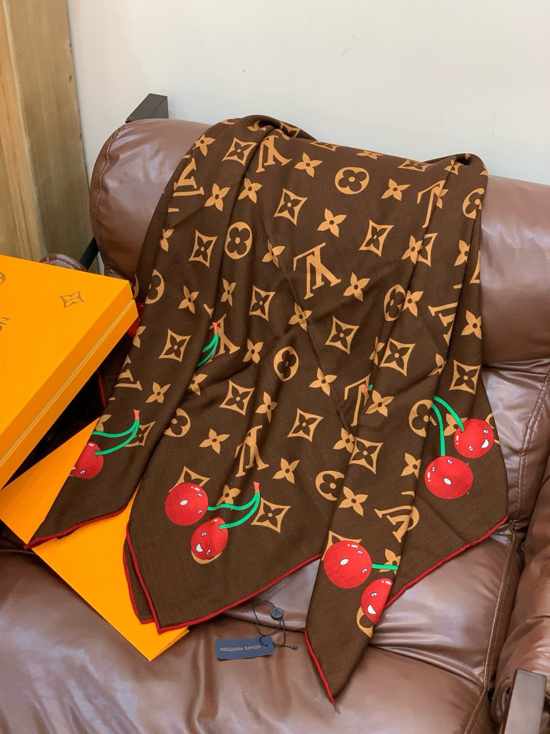 LV X TM MONOGRAMCERISE 140丝绒方巾【140双面丝绒同色】LV × TM Mon