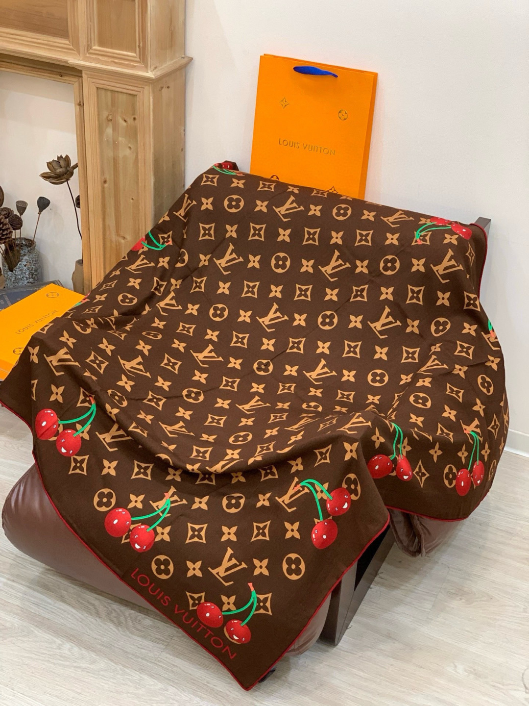 LV X TM MONOGRAMCERISE 140丝绒方巾【140双面丝绒同色】LV × TM Mon