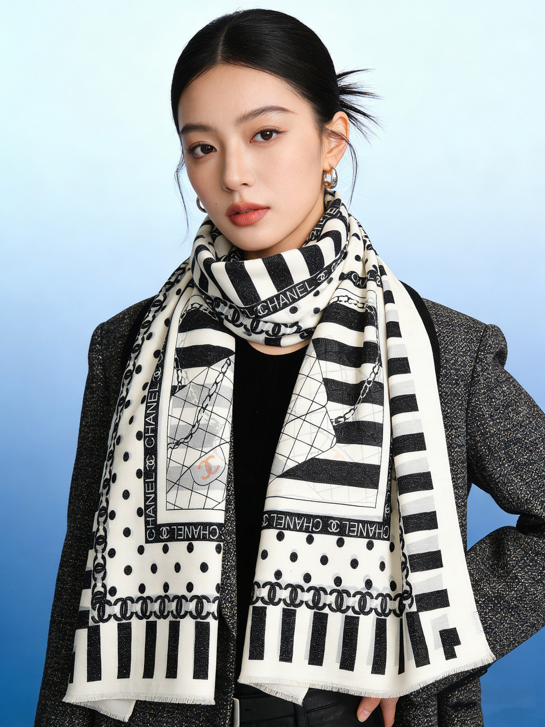 上新🌟 会发光发亮的围巾 💄💋新款客供银线💖羊绒面料长巾 😘美翻了[流泪]【小香银线图标】，御用殿堂级极