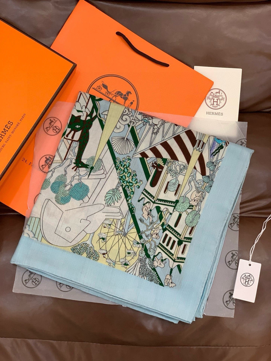 羊绒新款🆕👏👏买了都说好看‼️推荐💕爱马仕双面同色羊绒方巾【动物之城双面同色140】，顶级工艺超值‼️爱