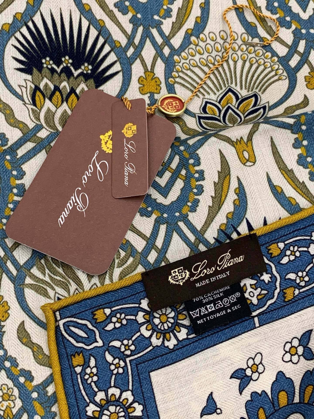 💟2025年 ETRo 秋冬抢先 上新💞【双面同色丝绒方巾】手工卷边山羊绒和真丝混纺披肩（70%山羊绒，