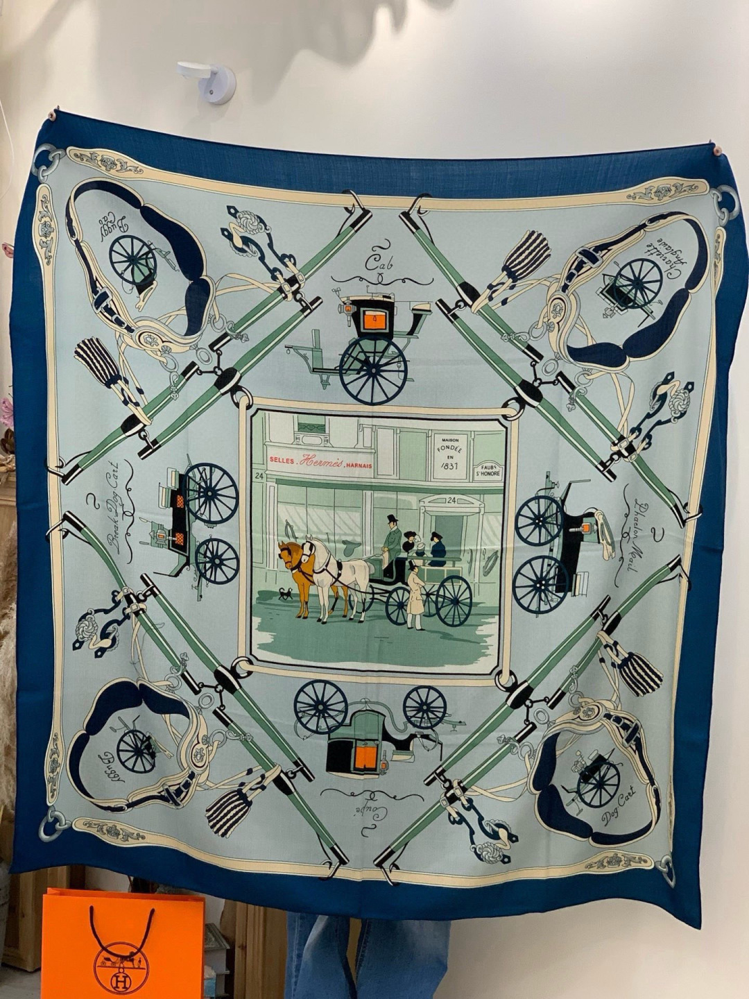 羊绒新款🆕👏👏买了都说好看‼️推荐💕爱马仕双面同色羊绒方巾【双面同色140】，顶级工艺超值‼️爱马仕专柜