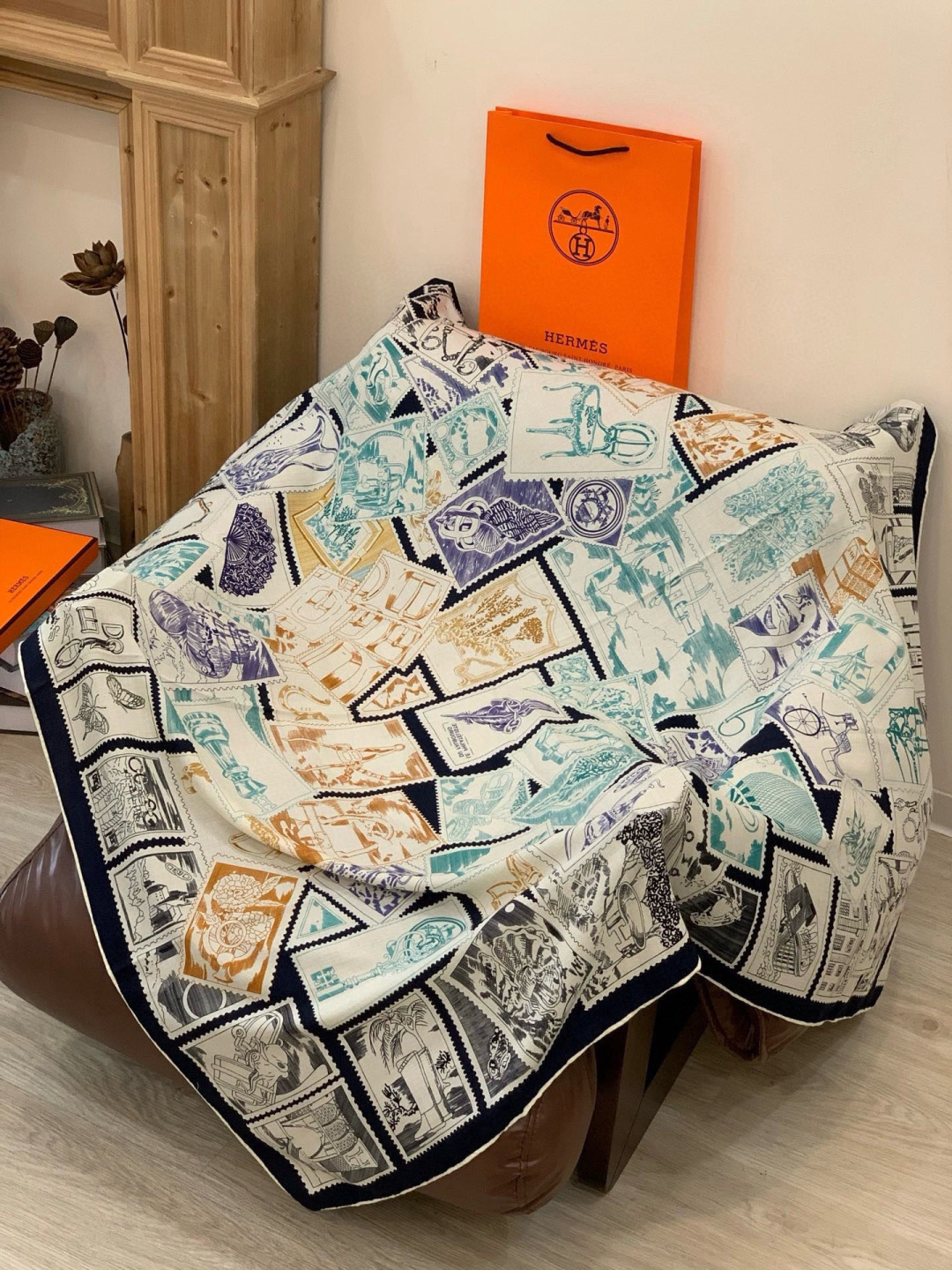 💟2025年秋冬抢先 上新💞【双面同色丝绒绒方巾】手工卷边山羊绒和真丝混纺披肩（70%山羊绒，30%桑蚕