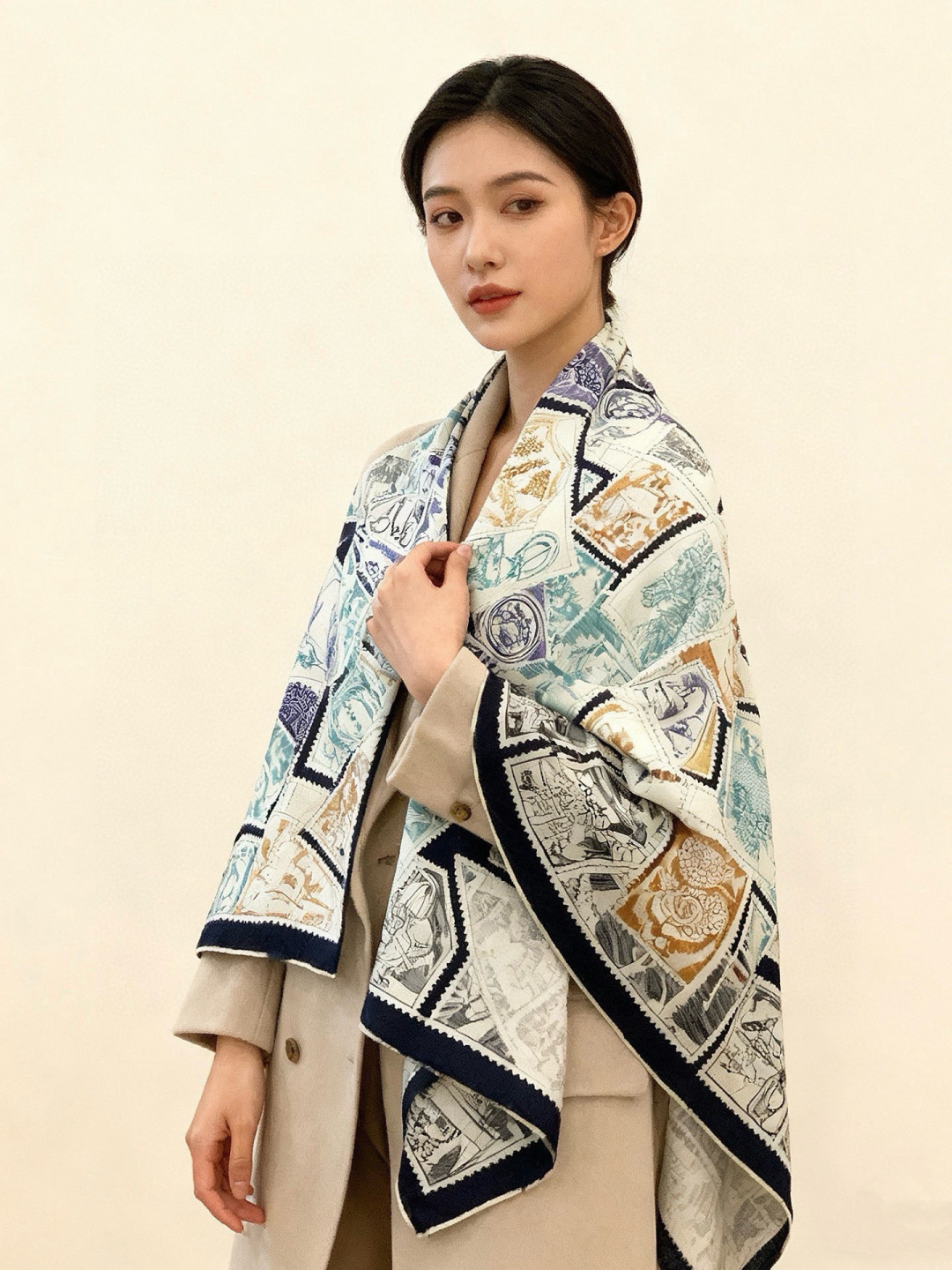 💟2025年秋冬抢先 上新💞【双面同色丝绒绒方巾】手工卷边山羊绒和真丝混纺披肩（70%山羊绒，30%桑蚕