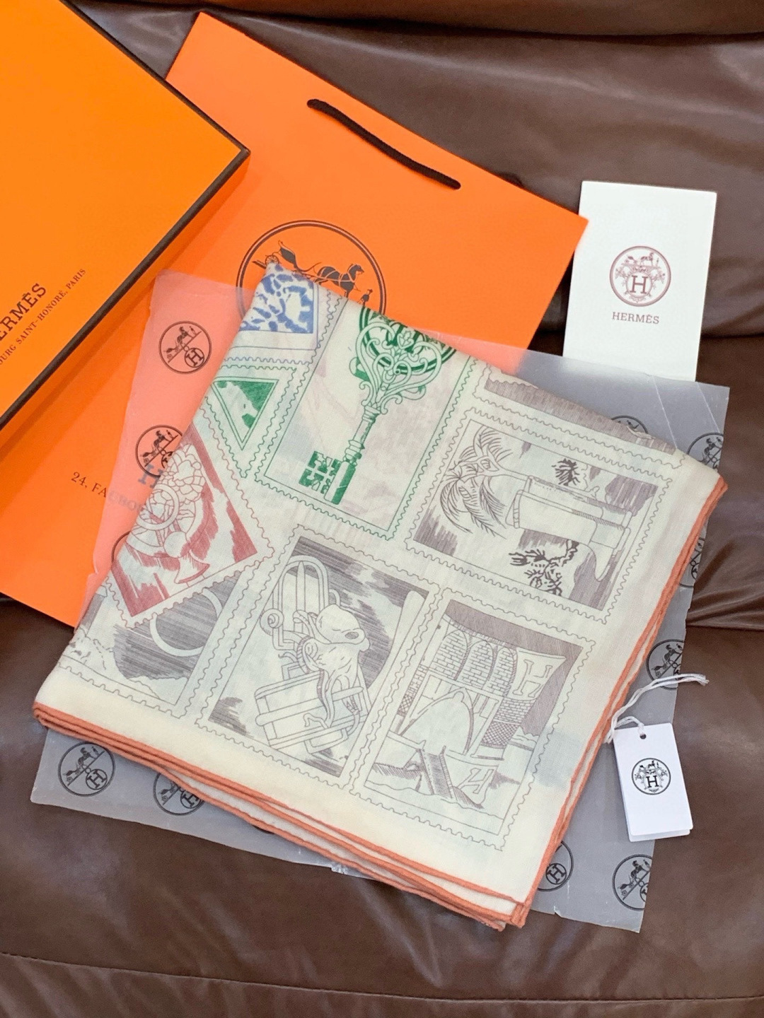 💟2025年秋冬抢先 上新💞【双面同色丝绒绒方巾】手工卷边山羊绒和真丝混纺披肩（70%山羊绒，30%桑蚕