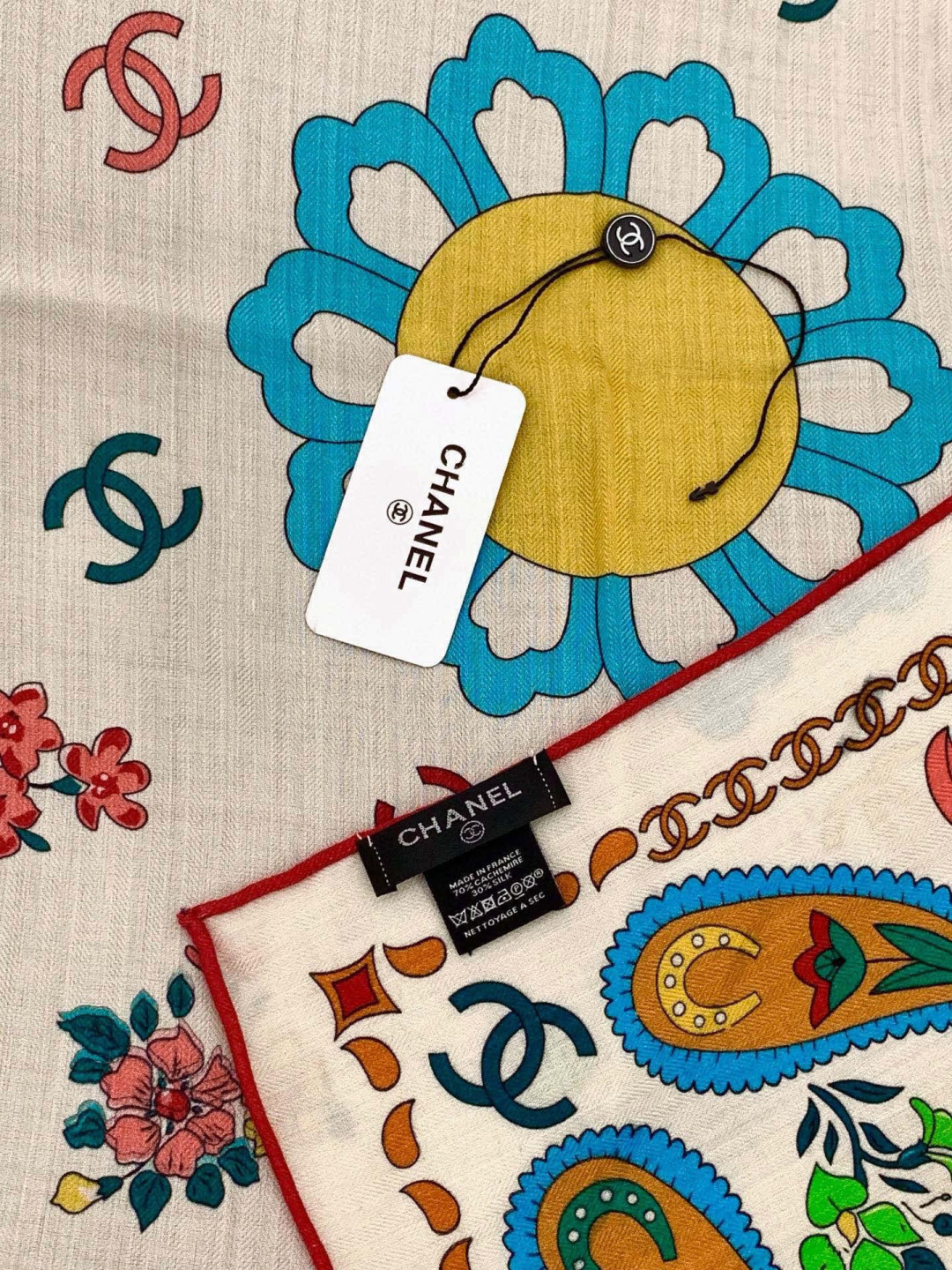 2025秋冬高级成衣系列～Chanel 【140双面同色丝绒披肩】此系列谱写一曲自由轻灵的赞歌本系列作品