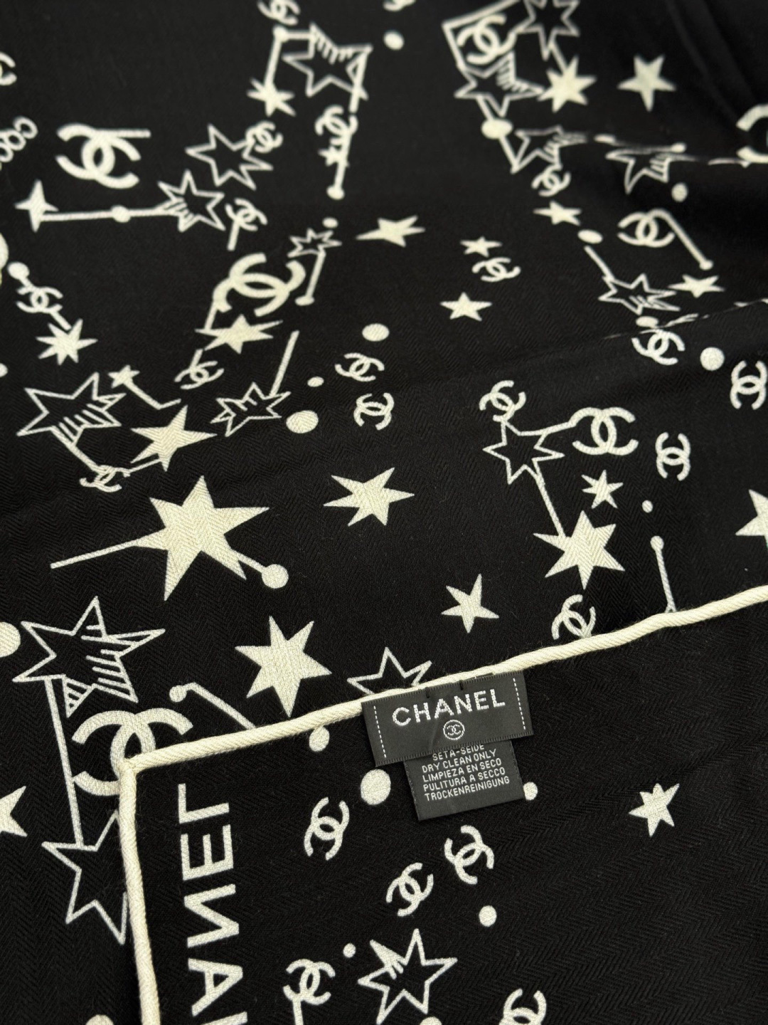 Chanel ~20。秋冬新品～【140顶级丝绒双面同色】繁星点点与双C的完美结合适合各种场合搭配使用黑