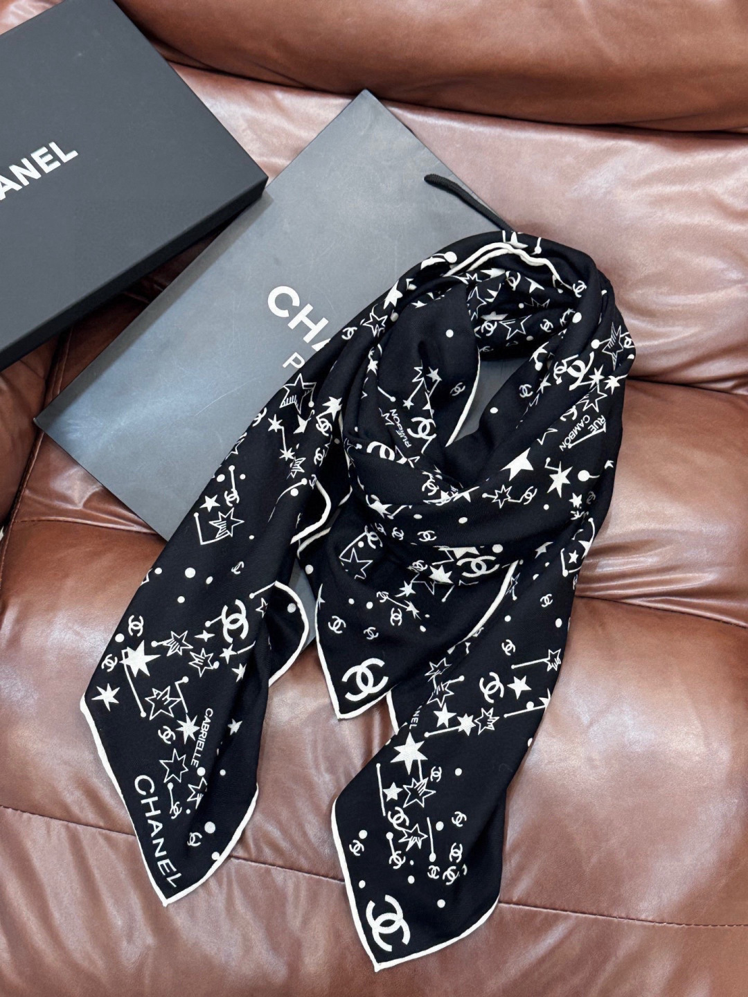 Chanel ~20。秋冬新品～【140顶级丝绒双面同色】繁星点点与双C的完美结合适合各种场合搭配使用黑