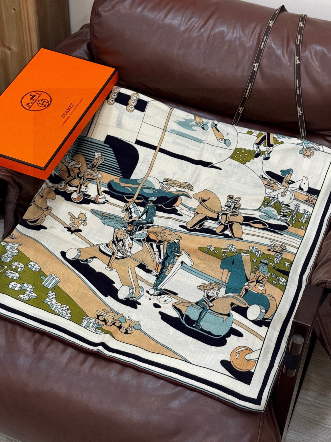 H，目前最热门的 “超现实爱马仕枢纽” 风靡全宇宙，听名字就充斥着未来空间♥️艺术品一样的存在，会绝版的