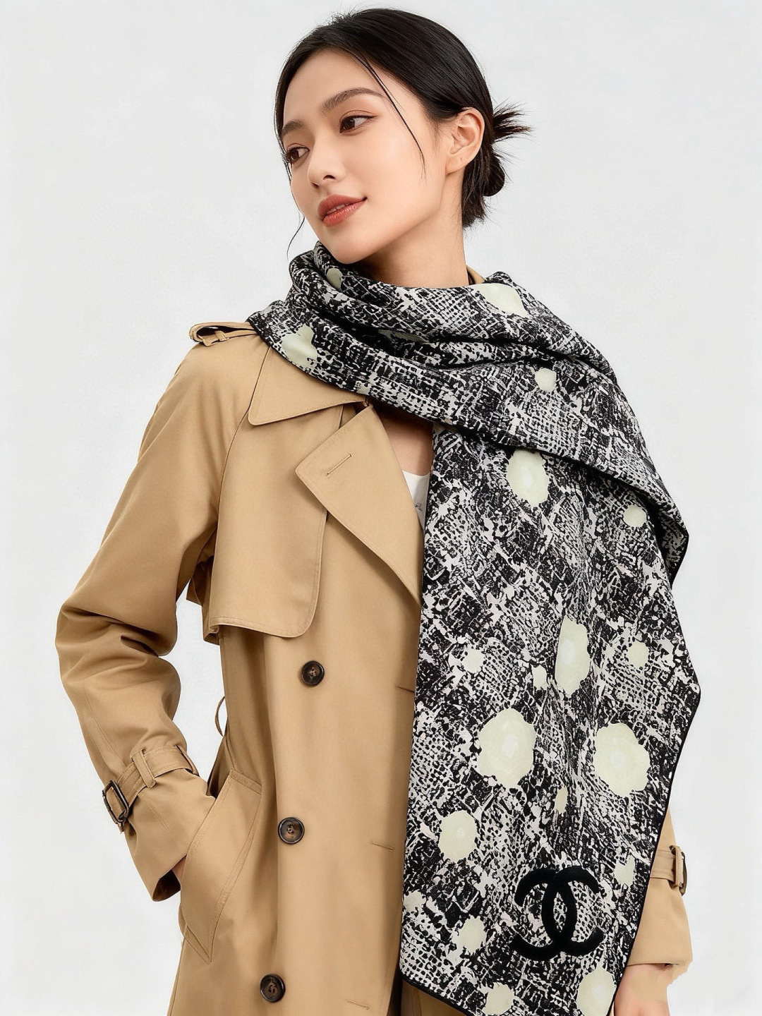 Chanel ~25秋冬新品～“花呢纹理与山茶花”【140双面丝绒披肩】手工卷边丝绒方巾（30%桑蚕丝7