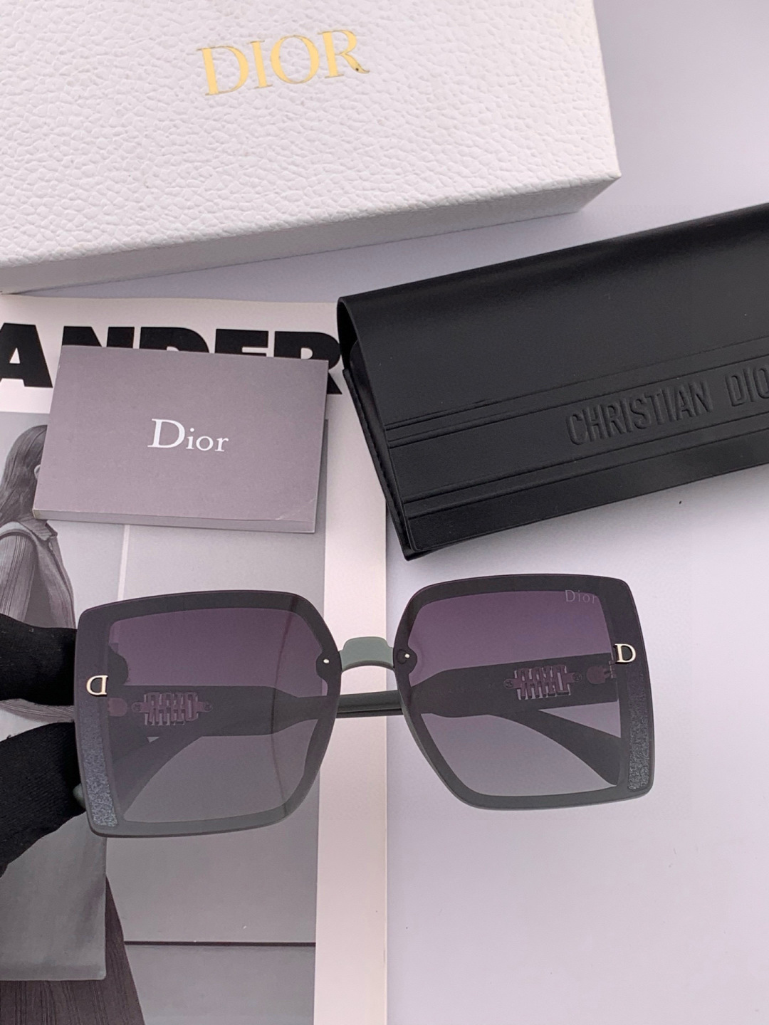 【DIOR-迪奥】开春新款 潮流爆款 时尚方框偏光太阳镜 高品质 佩戴舒适 网红潮款墨镜 型号 CD09