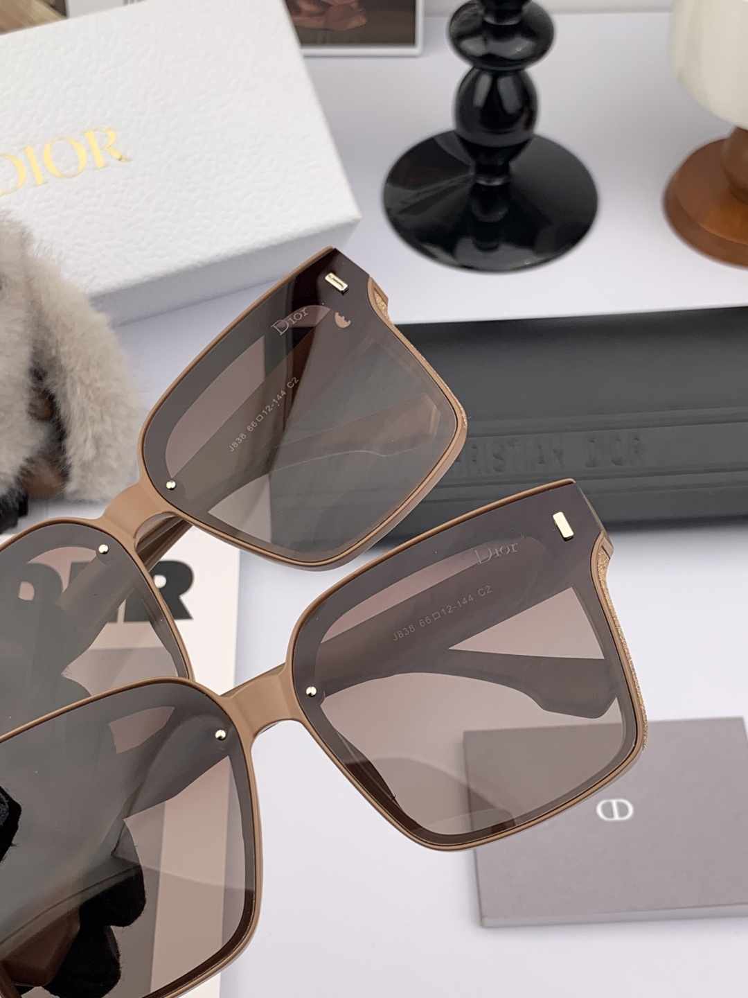 🔺 【DIOR-迪奥】2025开春新款 潮流爆款 时尚方框偏光太阳镜 高品质 佩戴舒适 网红潮款墨镜 女