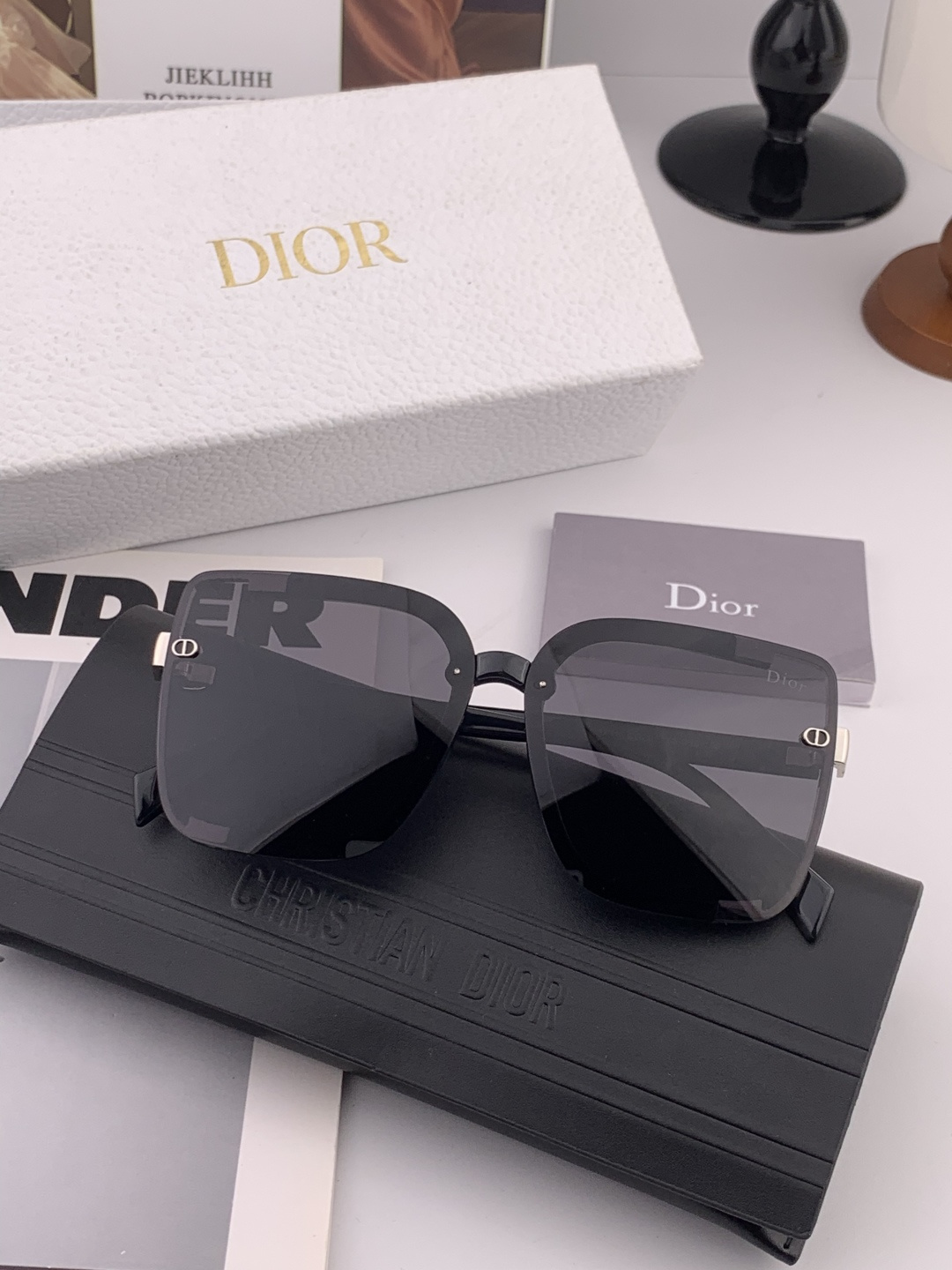 🔺 【DIOR-迪奥】🌾开春新款 潮流爆款 时尚方框偏光太阳镜 高品质 佩戴舒适 网红潮款墨镜 型号：D