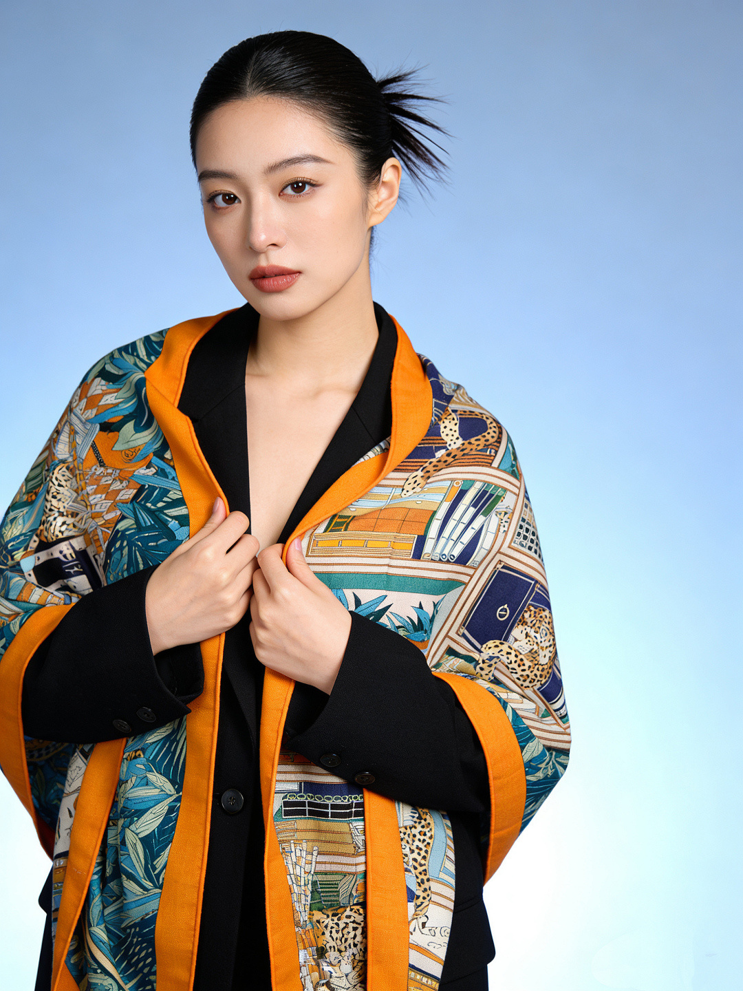 爱马仕新款双面同色 品名：十二花豹 面料：丝羊绒尺寸：140*140十二只花豹享受惬意休憩的时光。它们慵