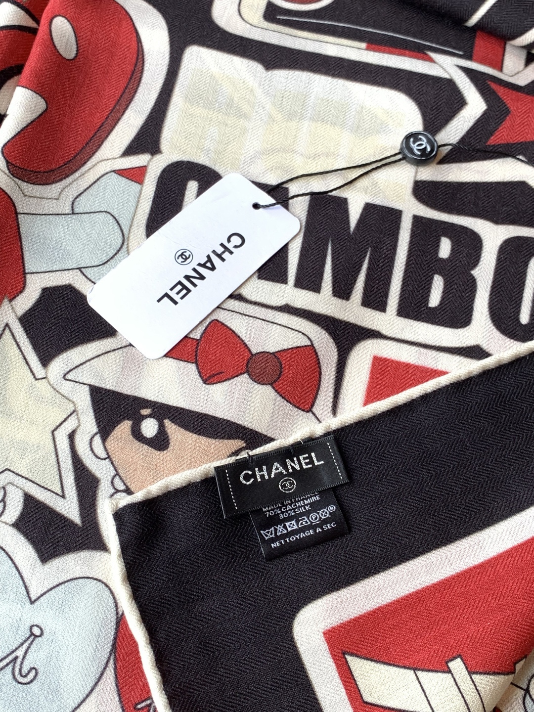 2025秋冬高级成衣系列～Chanel 【140双面同色丝绒披肩】此系列谱写一曲自由轻灵的赞歌本系列作品