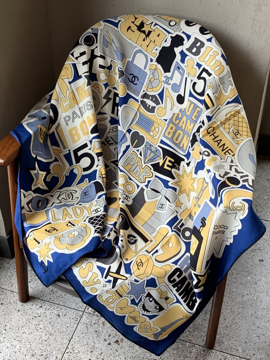 2025秋冬高级成衣系列～Chanel 【140双面同色丝绒披肩】此系列谱写一曲自由轻灵的赞歌本系列作品