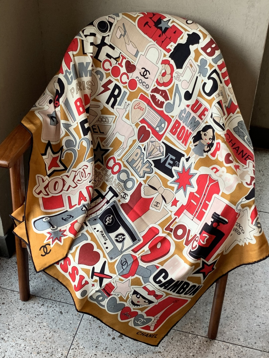 2025秋冬高级成衣系列～Chanel 【140双面同色丝绒披肩】此系列谱写一曲自由轻灵的赞歌本系列作品