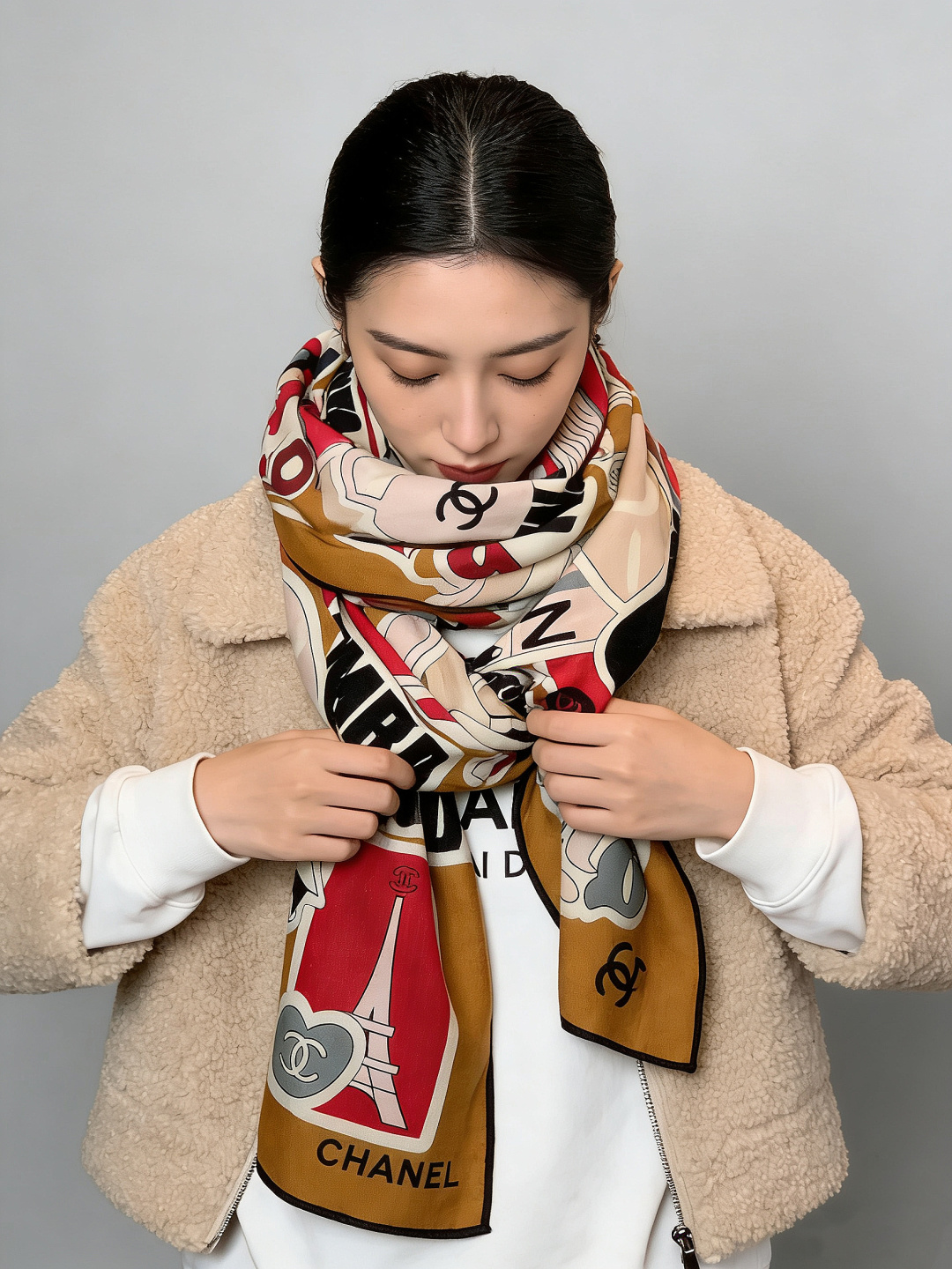 2025秋冬高级成衣系列～Chanel 【140双面同色丝绒披肩】此系列谱写一曲自由轻灵的赞歌本系列作品