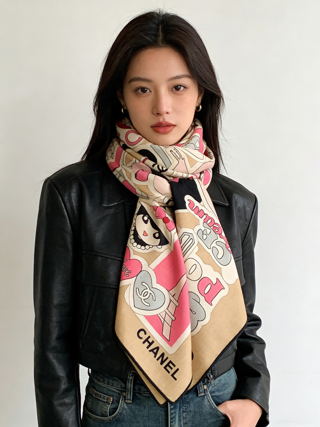 2025秋冬高级成衣系列～Chanel 【140双面同色丝绒披肩】此系列谱写一曲自由轻灵的赞歌本系列作品